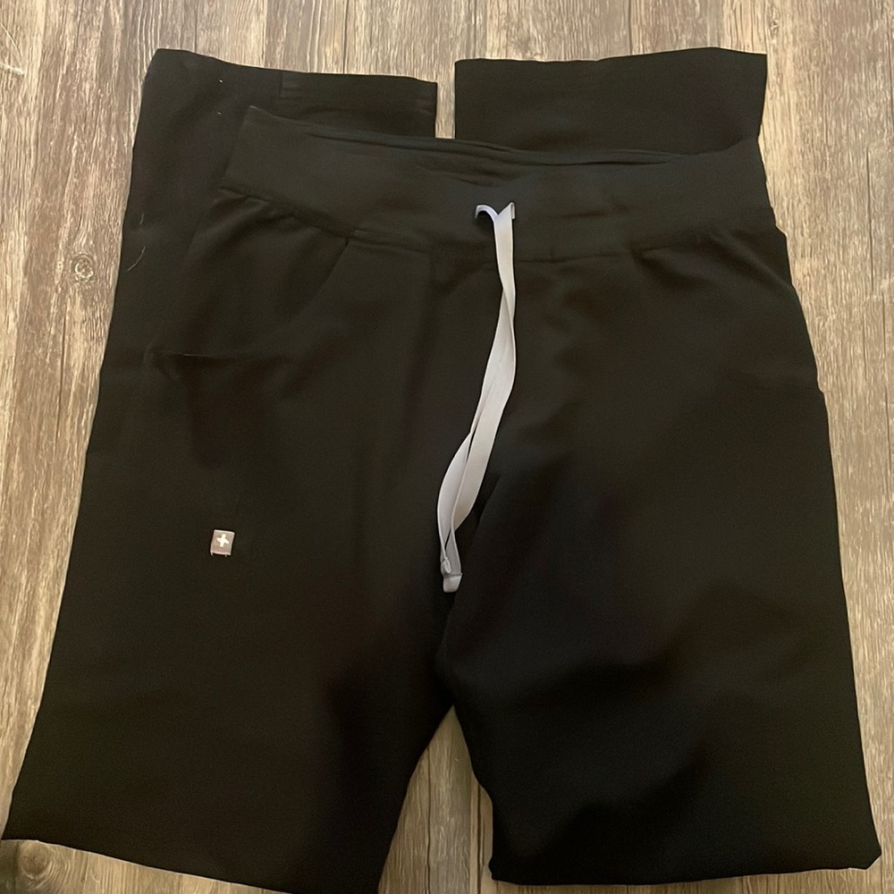 Figs Black Kade XS